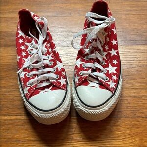 Converse All Stars red + white star sneakers